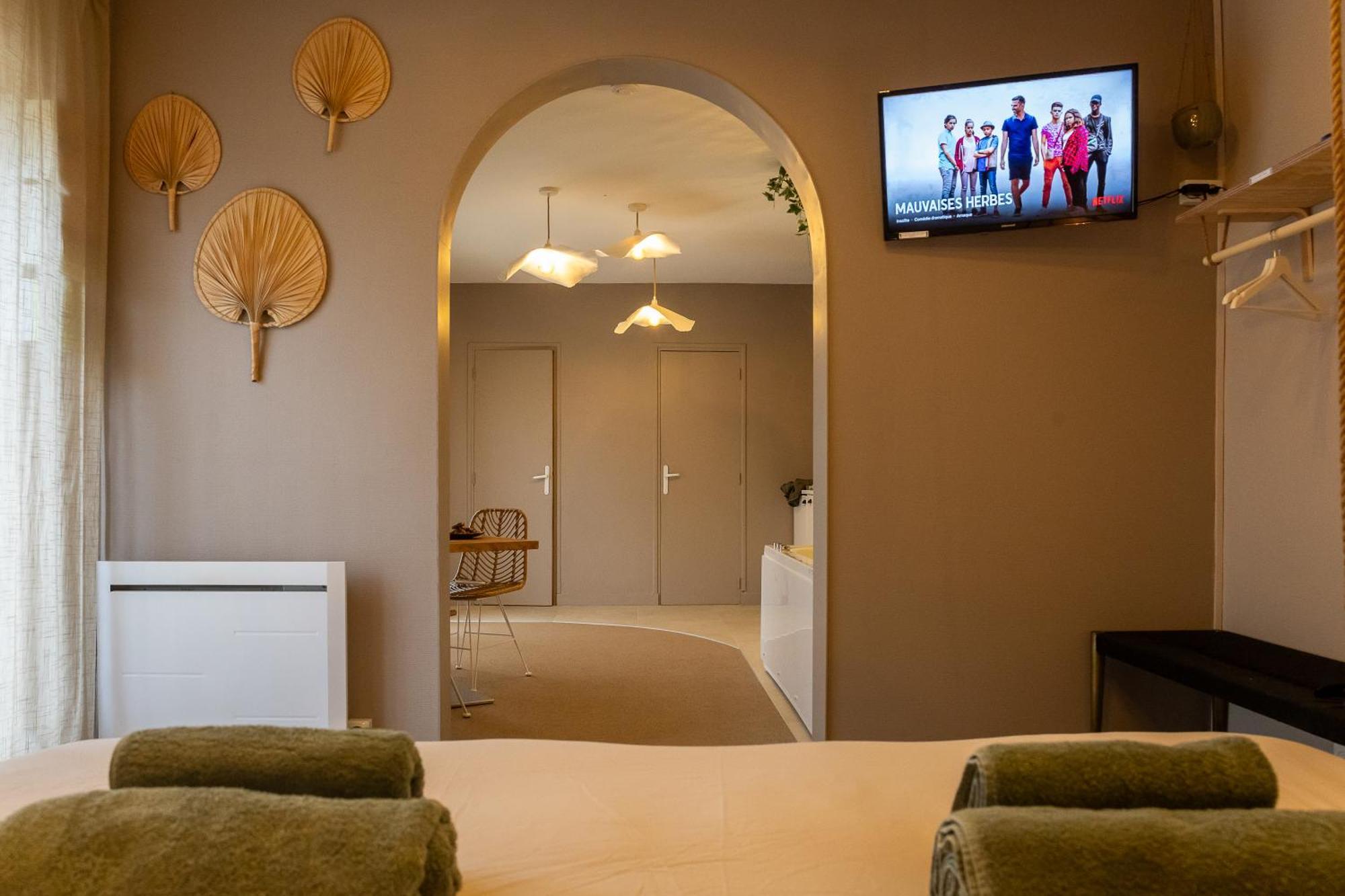 Love Room Suite Bali - Auray En Bretagne Brech Exterior photo