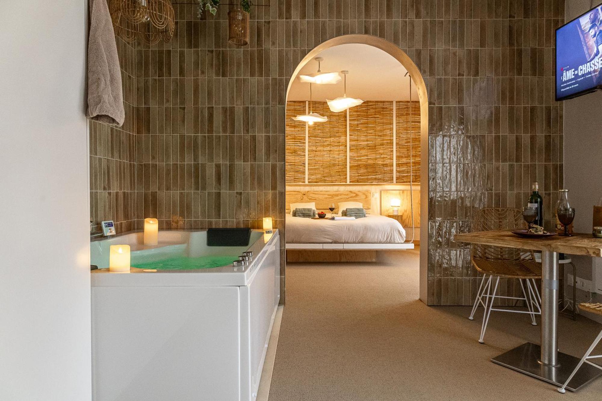 Love Room Suite Bali - Auray En Bretagne Brech Exterior photo